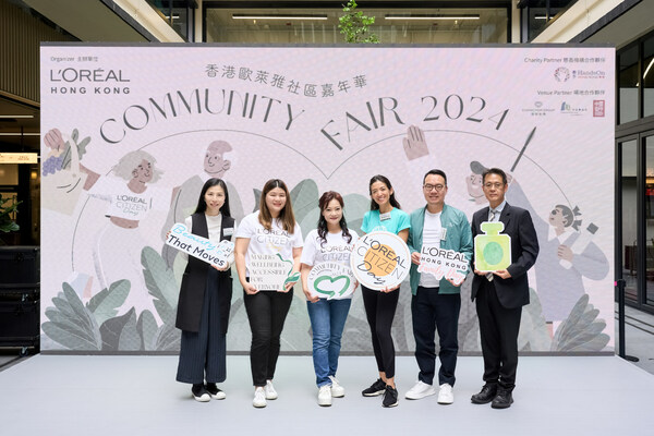 (Dari kiri ke kanan) Ms. Mandy Au Yeung, Manajer Senior, Layanan Rehabilitasi, Pemukiman St. James; Helen Leung, Direktur, Corporate Affairs and Engagement, L'Oréal Hong Kong; Ibu Eva Yu, Presiden dan Direktur Pelaksana L'Oréal Hong Kong; Catherine Tong Dannaoui, Direktur Eksekutif HandsOn Hong Kong; Joseph Leung, Direktur Leasing, Manajemen Aset, Chinachem Group; Mr. Yeong Ling Wui, Kepala Sekolah, Saviour Lutheran School meresmikan upacara pembukaan L'Oréal Hong Kong Community Fair.